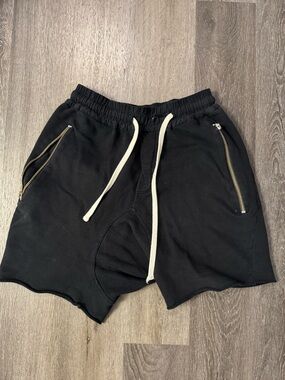 MNML Sweat Shorts Men’s XS Fleece Elastic Waist Back Pocket Lounge Streetwear